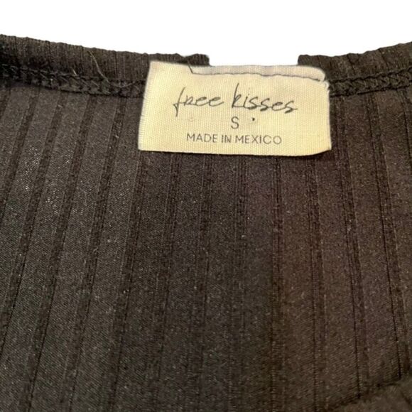 Free Kisses Stiletto Graphic Pearl and Rhinestone Embellished Top Size Small - Picture 4 of 8